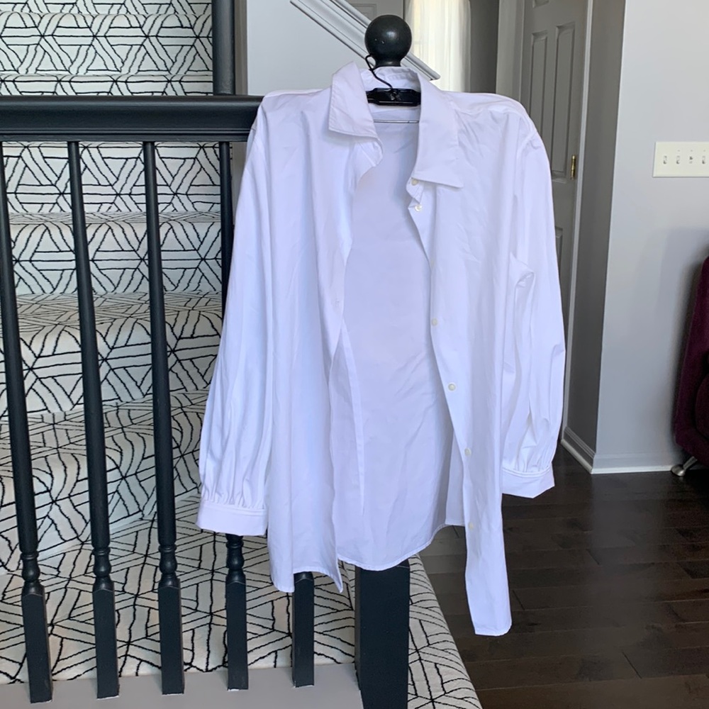 LAUREN Ralph Lauren cute blouse with fluffy sleeves.